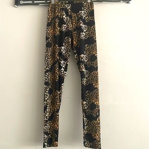 Leggings size medium taxes, two weeks but they are definitely a size medium